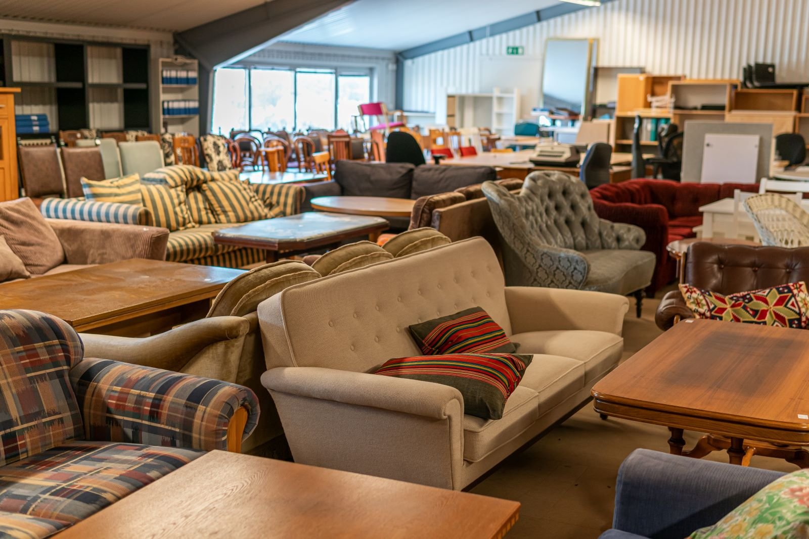 Second Hand furniture in store