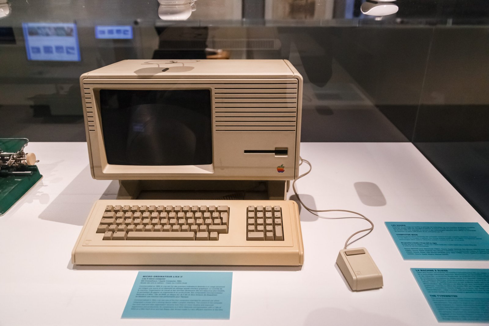 Paris,,France,-,July,13,2019:,Apple,Computer,Lisa,2,